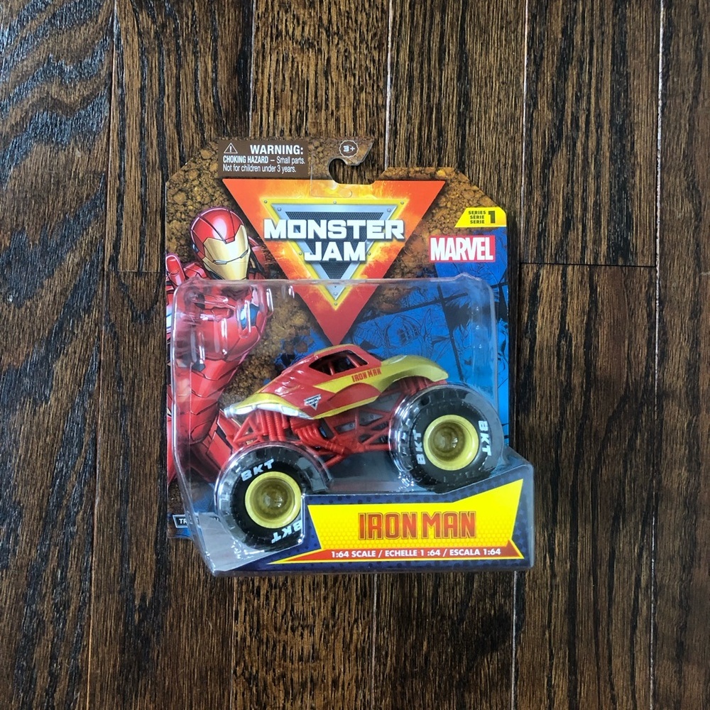 *NWT* Monster Jam Monster Trucks x Marvel Iron Man w/Flag- Series 1 - 1:64 Scale
